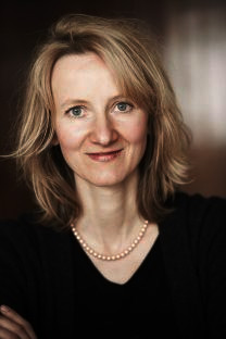 Seit April 2009 ist <b>Anne Kohler</b> Professorin für Chorleitung an der ... - kohler